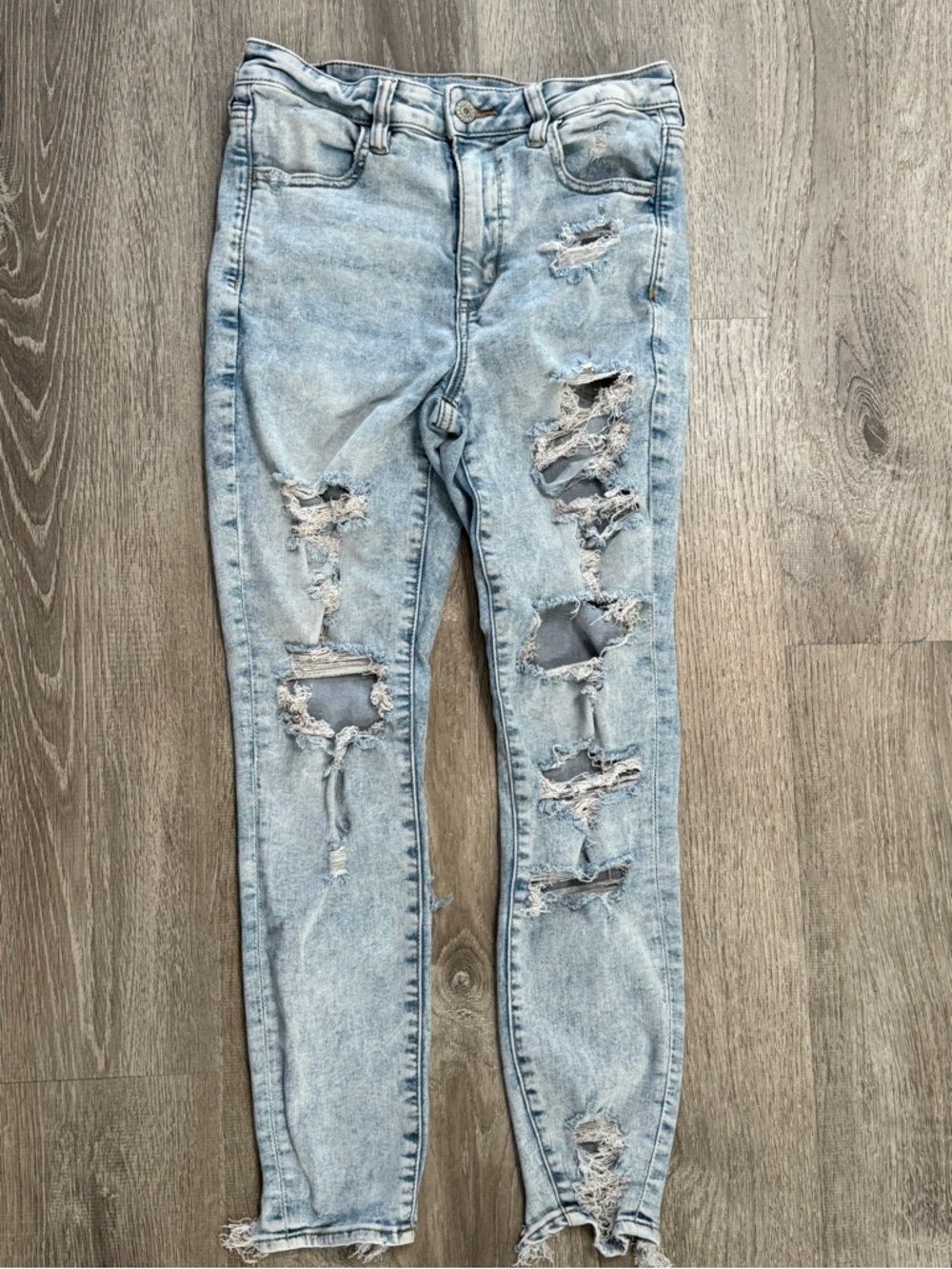 American Eagle super hi rise Jegging 8 short women’s light Wash Ripped